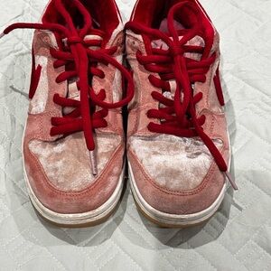 Nike SB Dunk Low StrangeLove Pink Velvet Red Women’s 8 EU39 Hype Rare Skate